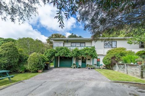 Photo of property in 15a Main Road, Tawa, Wellington, 5028