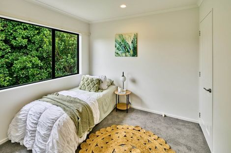 Photo of property in 5 Bishops Glen, Tawa, Wellington, 5028