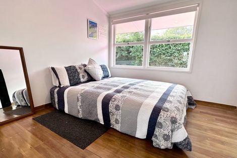 Photo of property in 3/50 Old Lake Road, Narrow Neck, Auckland, 0624