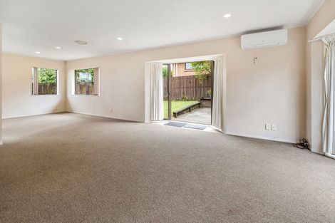Photo of property in 3/2 Channing Crescent, Botany Downs, Auckland, 2010