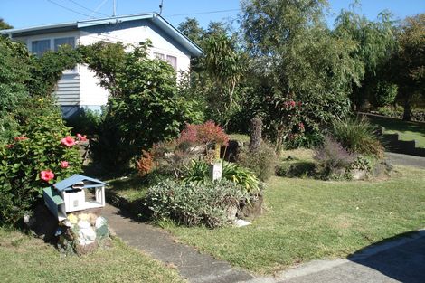 Photo of property in 2 Clendon Place, Manurewa, Auckland, 2102
