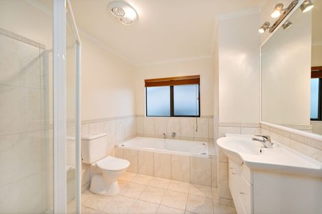 Photo of property in 35 Waimanu Bay Drive, Te Atatu Peninsula, Auckland, 0610