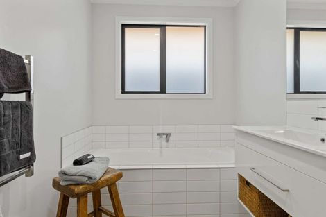 Photo of property in 6 George Fyfe Way, Wakefield, 7025