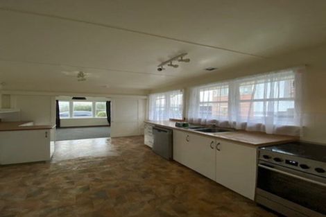 Photo of property in 121 Breaker Bay Road, Breaker Bay, Wellington, 6022