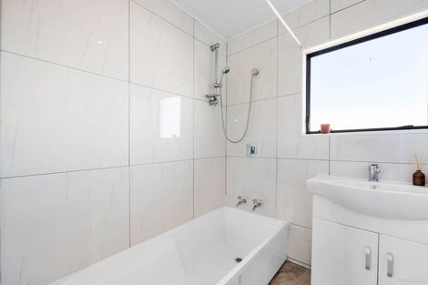 Photo of property in 2/5 Volta Place, Clendon Park, Auckland, 2103