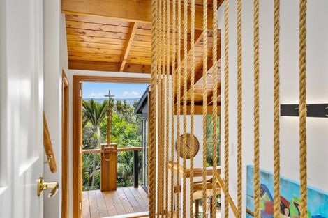 Photo of property in 55 Rayner Road, Piha, New Lynn, 0772