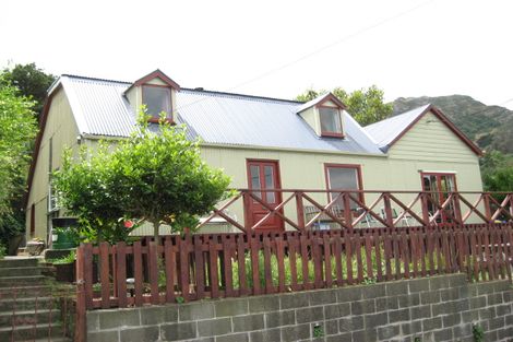 Photo of property in 12 Ripon Street, Lyttelton, 8082