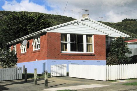 Photo of property in 32 Cardiff Crescent, Cannons Creek, Porirua, 5024