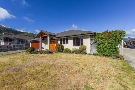 Photo of property in 5 Nautique Place, Waikawa, Picton, 7220