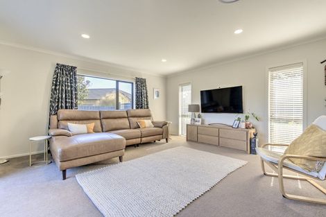 Photo of property in 25 Piwakawaka Court, Rototuna North, Hamilton, 3210