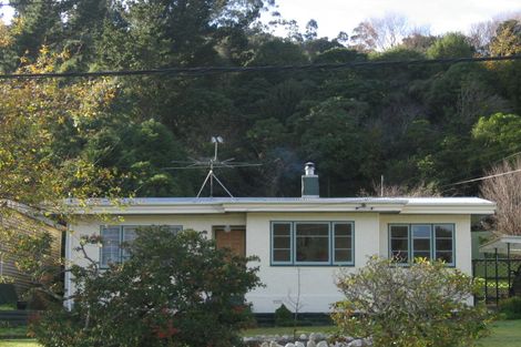 Photo of property in 35 Montgomery Street, Stokes Valley, Lower Hutt, 5019