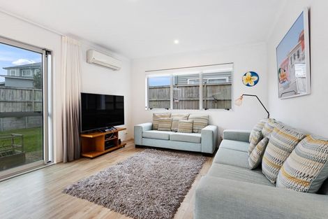 Photo of property in 11 Kukuwai Avenue, Red Beach, 0932