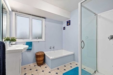 Photo of property in 16 Tiki Street, New Lynn, Auckland, 0600