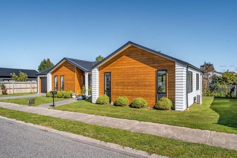 Photo of property in 19 Tarata Grove, Lansdowne, Masterton, 5810