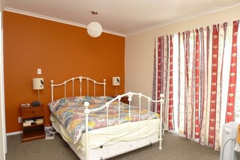 Photo of property in 24 Waikato Street, Island Bay, Wellington, 6023