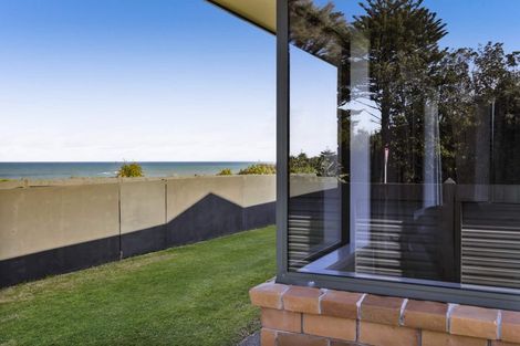 Photo of property in 2 Heaphy Road, Opunake, 4616