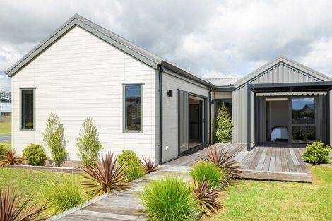Photo of property in 2 Motutere Drive, Matarangi, 3592