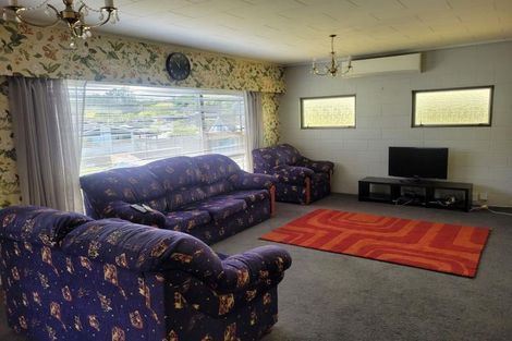 Photo of property in 102 Awanui Street, Merrilands, New Plymouth, 4312