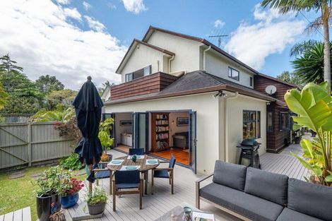 Photo of property in 18 Beulah Avenue, Rothesay Bay, Auckland, 0630