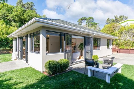 Photo of property in 7b Lyndfield Lane, Newlands, Wellington, 6037