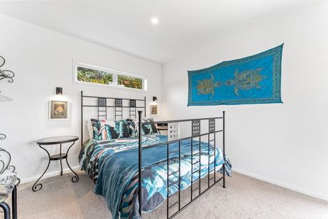 Photo of property in 1/4 Roberts Road, Matakatia, Whangaparaoa, 0930