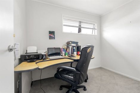Photo of property in 28 Elizabeth Drive, West Harbour, Auckland, 0618