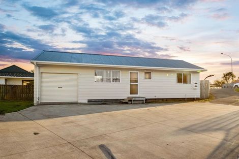 Photo of property in 12a Sturges Road, Henderson, Auckland, 0612