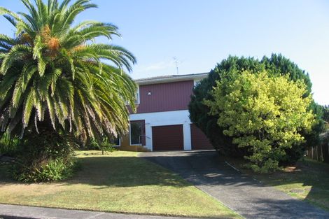 Photo of property in 17 Raymond Terrace, Northcote, Auckland, 0627