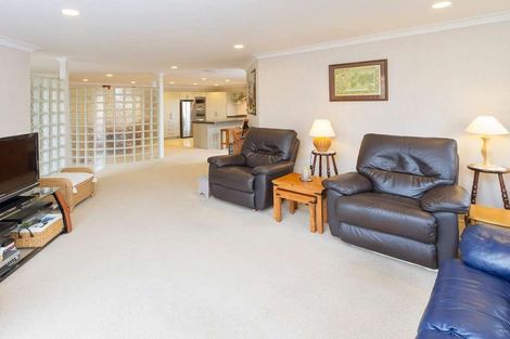 Photo of property in 2/3 Caldbeck Rise, Northpark, Auckland, 2013