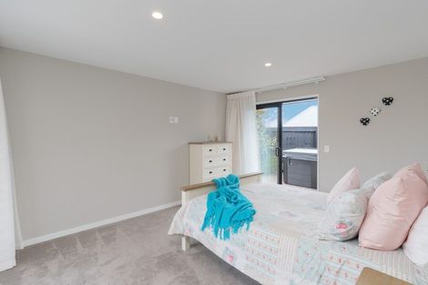 Photo of property in 11 Evelyn Crescent, Marshland, Christchurch, 8083