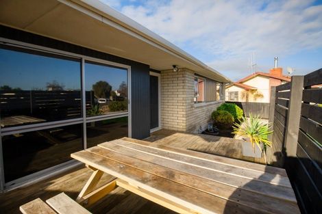 Photo of property in 32 Palliser Place, Milson, Palmerston North, 4414