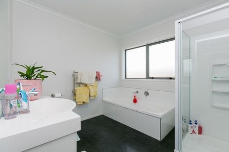 Photo of property in 31 Jules Crescent, Bell Block, New Plymouth, 4312