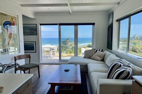 Photo of property in 15 Piha Road, Piha, New Lynn, 0772