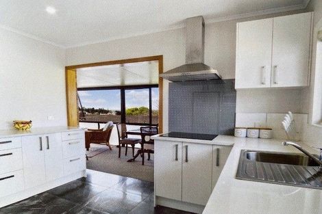 Photo of property in 2/55 Manhattan Heights, Glendene, Auckland, 0602