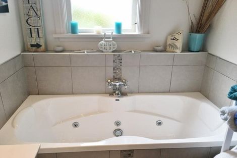 Photo of property in 17 Queen Street, Brighton, Dunedin, 9035