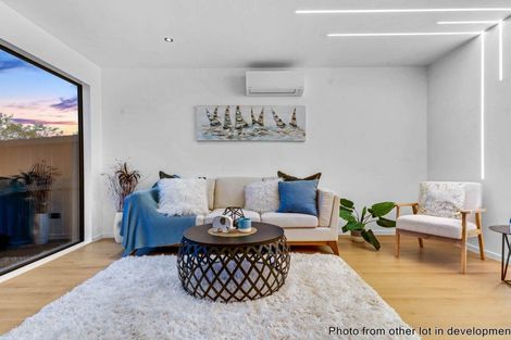 Photo of property in 69a Walworth Avenue, Pakuranga Heights, Auckland, 2010