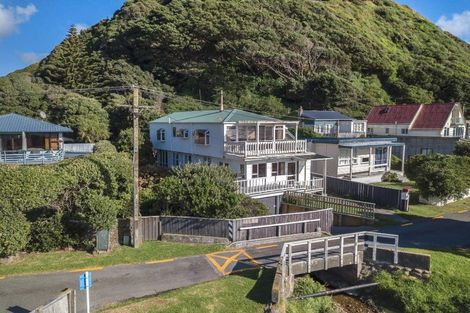 Photo of property in 25 Ocean Parade, Pukerua Bay, 5026