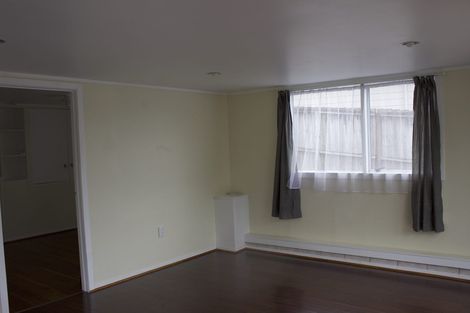 Photo of property in 27 Pipitea Place, Massey, Auckland, 0614