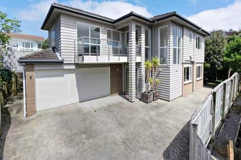 Photo of property in 11a Gerwyn Place, Pakuranga Heights, Auckland, 2010