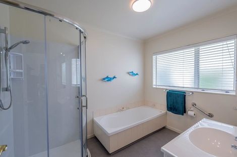 Photo of property in 11 Belvedere Avenue, Waikanae, 5036