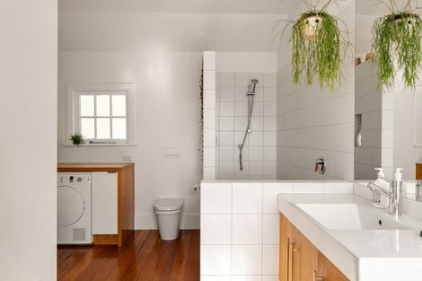 Photo of property in 4 Manuka Terrace, Eastbourne, Lower Hutt, 5013