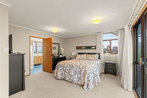 Photo of property in 33 Cherrywood Place, Redwood, Christchurch, 8051