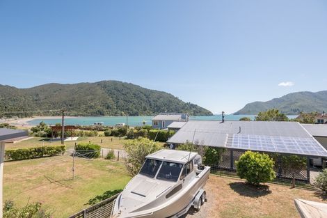 Photo of property in 17 Okiwi Crescent, Okiwi Bay, French Pass, 7193