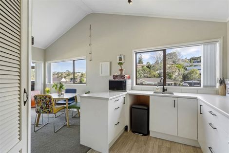 Photo of property in 1/7 Newstead Avenue, Browns Bay, Auckland, 0632