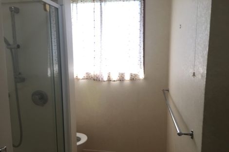 Photo of property in 2/52 Butterworth Drive, Glendene, Auckland, 0602