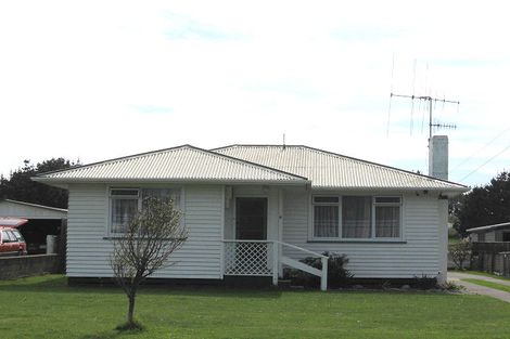 Photo of property in 8 Lee Street, Castlecliff, Whanganui, 4501