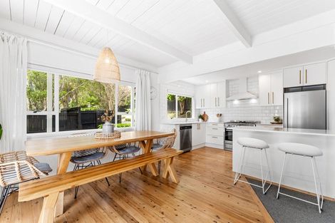 Photo of property in 122 Stanmore Bay Road, Stanmore Bay, Whangaparaoa, 0932