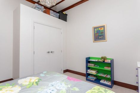 Photo of property in 24 Chamberlain Street, Dannevirke, 4930