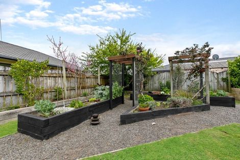 Photo of property in 32 Summerland Crescent, Papamoa Beach, Papamoa, 3118