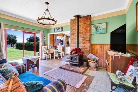 Photo of property in 185 Tasman Street, Opunake, 4616